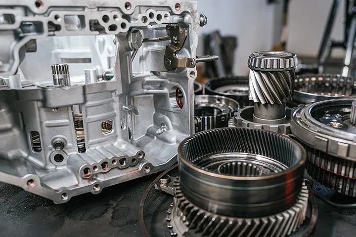 自動車部品の製造スタッフ